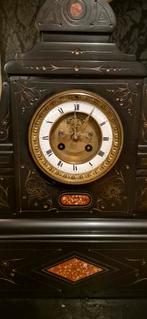 Zwarte marmeren klok met kaarsenhouders, Ophalen