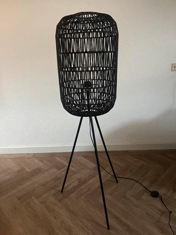 Staande lamp beschikbaar voor biedingen