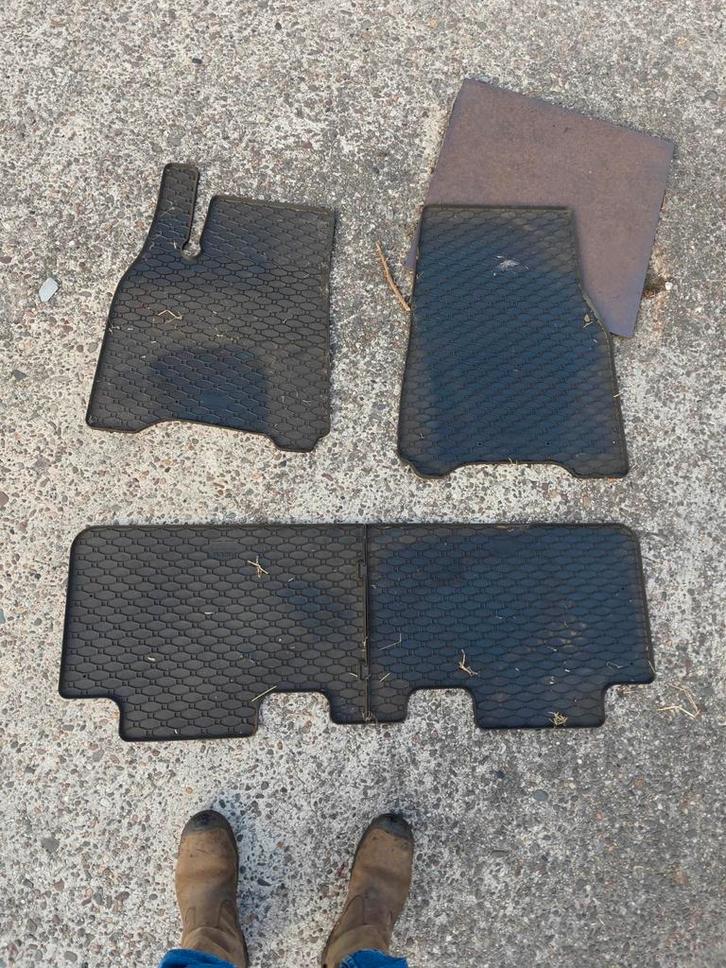 Tesla model Y rubber matten, weinig gebruikt, Auto diversen, Automatten, Zo goed als nieuw, Ophalen
