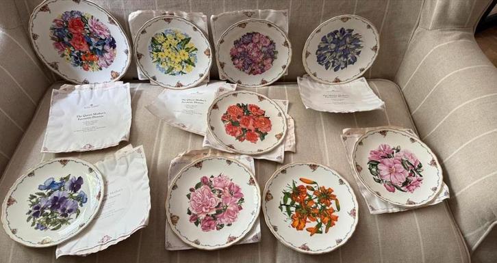 Royal Albert the Queen mum favorite flowers 9 dl set limited, Verzamelen, Porselein, Kristal en Bestek, Nieuw, Bord of Schaal
