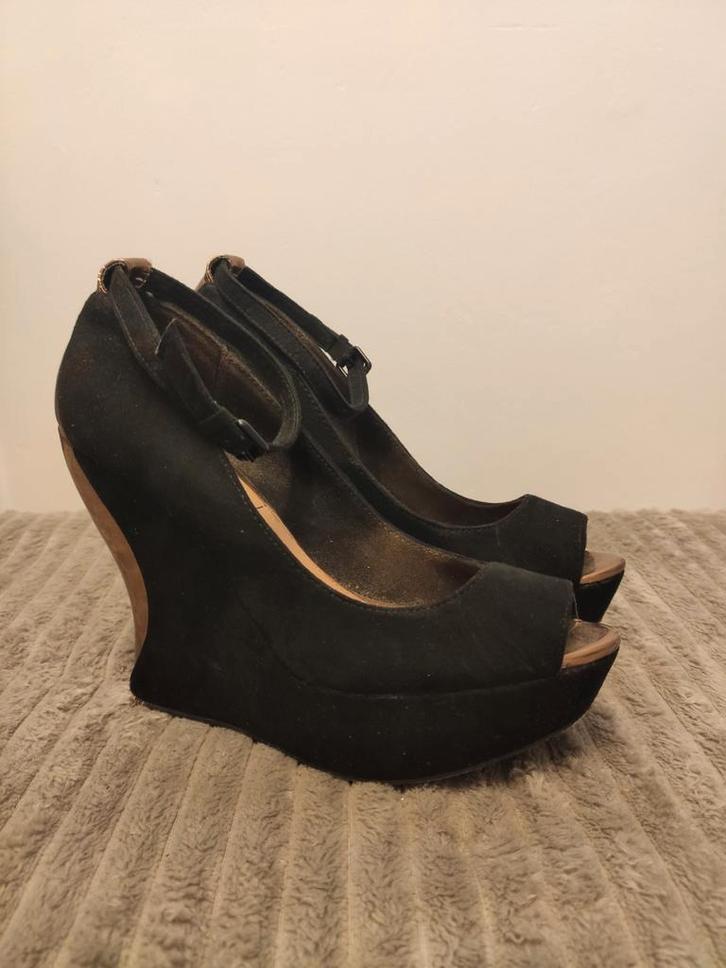 Sleehakken - Bershka - zwart/koper - maat 36, Kleding | Dames, Schoenen, Zo goed als nieuw, Schoenen met hoge hakken, Zwart, Ophalen of Verzenden
