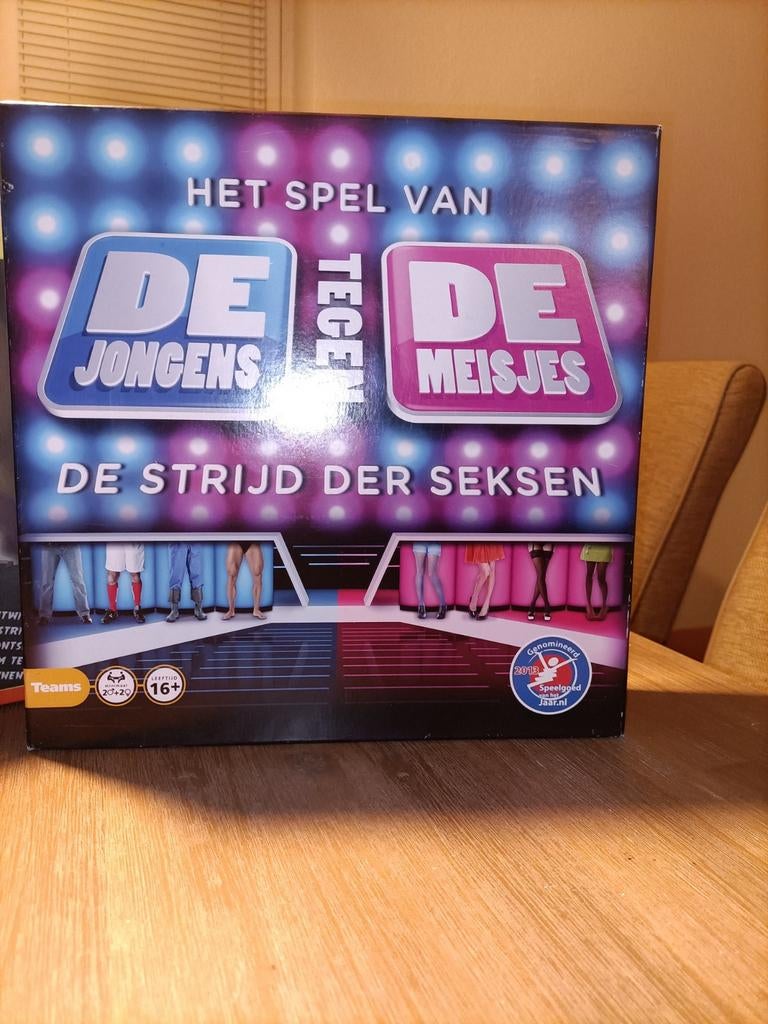 De Jongens tegen de Meisjes - Bordspel, Hobby en Vrije tijd, Gezelschapsspellen | Bordspellen, Vijf spelers of meer, Ophalen of Verzenden
