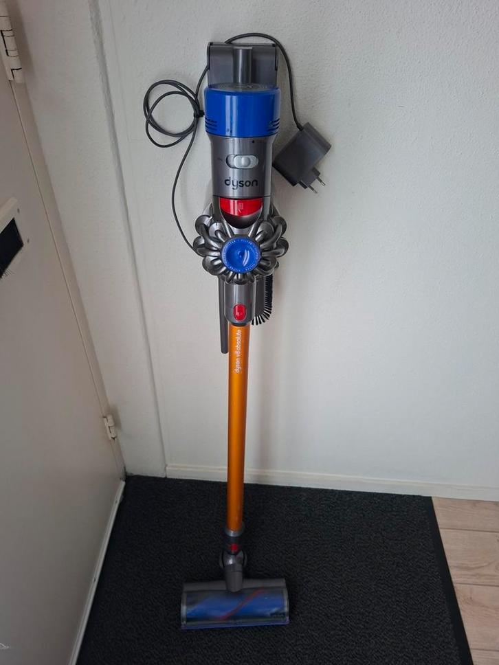 Dyson V8 Absolute Snoerloze Stofzuiger, Witgoed en Apparatuur, Stofzuigers, Gebruikt, Stofzuiger, Minder dan 1200 watt, Reservoir