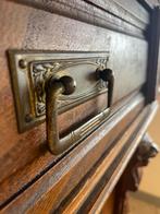 Oude bobo houten meidenkast met prachtig snijwerk, Ophalen, Gebruikt