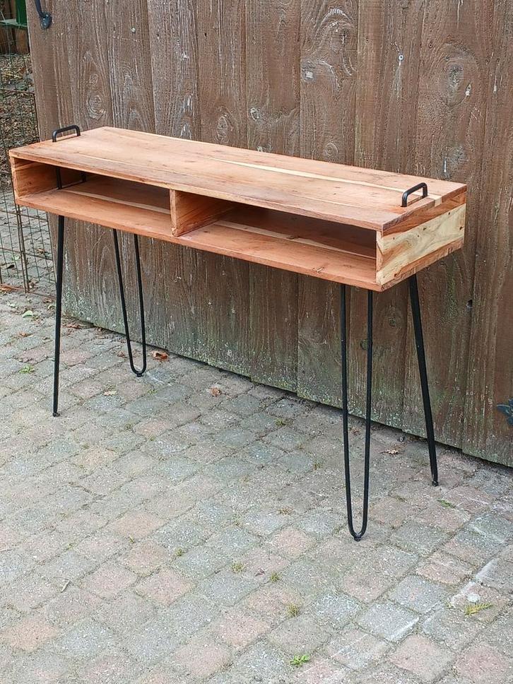MOOS Fynn Sidetable - Stijlvolle bijzettafel, Huis en Inrichting, Tafels | Sidetables, Zo goed als nieuw, 25 tot 50 cm, 100 tot 150 cm