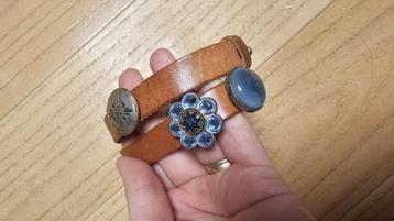 Dubbele leren armband met 3 aanschuifknopen beschikbaar voor biedingen