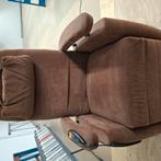 Bruine gestoffeerde sta opstoel, Huis en Inrichting, Fauteuils, Ophalen, Minder dan 50 cm, Gebruikt, Minder dan 75 cm