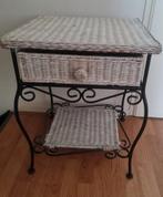 brocante bijzettafel riet/rotan en zwart ijzer, Huis en Inrichting, Tafels | Sidetables, Ophalen, Gebruikt, 50 tot 100 cm, Vierkant