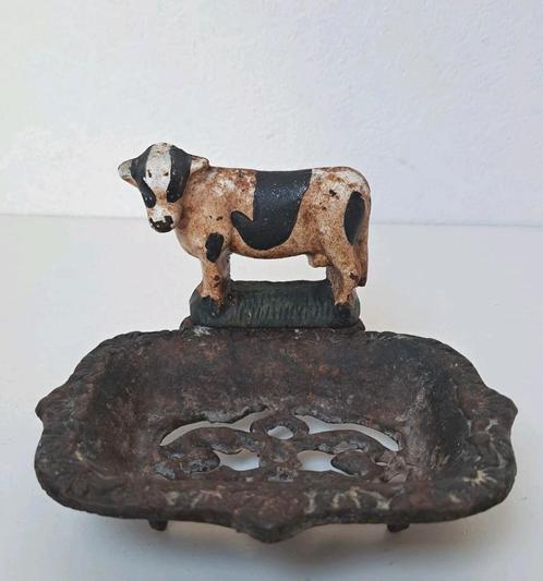 Oud Frans brocante gietijzeren zeepbakje met koe., Antiek en Kunst, Curiosa en Brocante, Ophalen of Verzenden