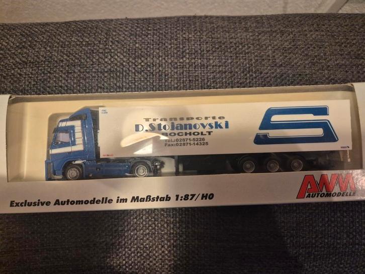 AWM 1:87 Vrachtwagen Volvo / Stojanovski, Hobby en Vrije tijd, Modelauto's | 1:87, Nieuw, Bus of Vrachtwagen, Overige merken, Ophalen of Verzenden