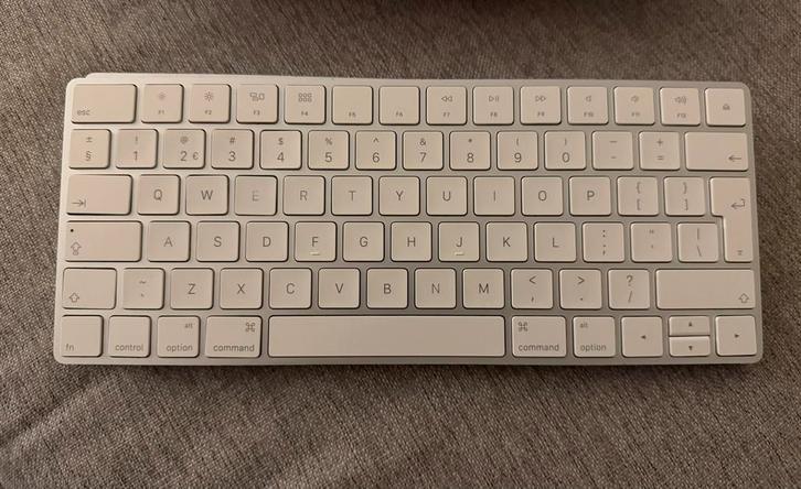 Magic Keyboard 2 Model: A1644, Computers en Software, Toetsenborden, Zo goed als nieuw, Qwerty, Draadloos, Ophalen of Verzenden