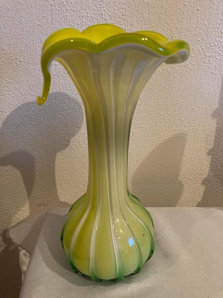 Murano Kelkbloem Vaas Jaren 60, Antiek en Kunst, Antiek | Glas en Kristal, Ophalen of Verzenden