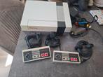 Nintendo nes + het spel super Mario 3, Spelcomputers en Games, Spelcomputers | Nintendo NES, Ophalen of Verzenden, Gebruikt, Met 1 controller