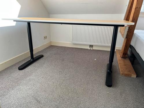 Bureau IKEA, Huis en Inrichting, Bureaus, Zo goed als nieuw, In hoogte verstelbaar, Ophalen