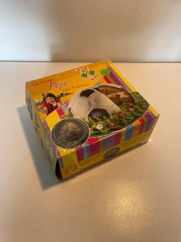 Bakblik voetbal Stadter, Hobby en Vrije tijd, Taarten en Cupcakes maken, Nieuw, Bakvorm, Taarten, Ophalen of Verzenden