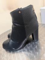 Zwarte enkellaarsjes met hak maat 38, Ophalen of Verzenden, Zo goed als nieuw, Zwart, Lage of Enkellaarzen