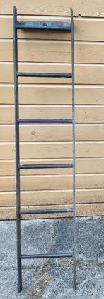 Industrieel: Metalen trapje / kleine ladder, Doe-het-zelf en Verbouw, Ladders en Trappen, Ophalen, Minder dan 2 meter
