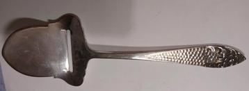 Djokja zilveren kaasschaaf. beschikbaar voor biedingen