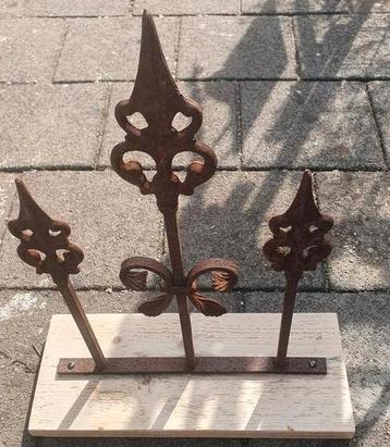 Diverse brocante smeedijzer gietijzer items. beschikbaar voor biedingen