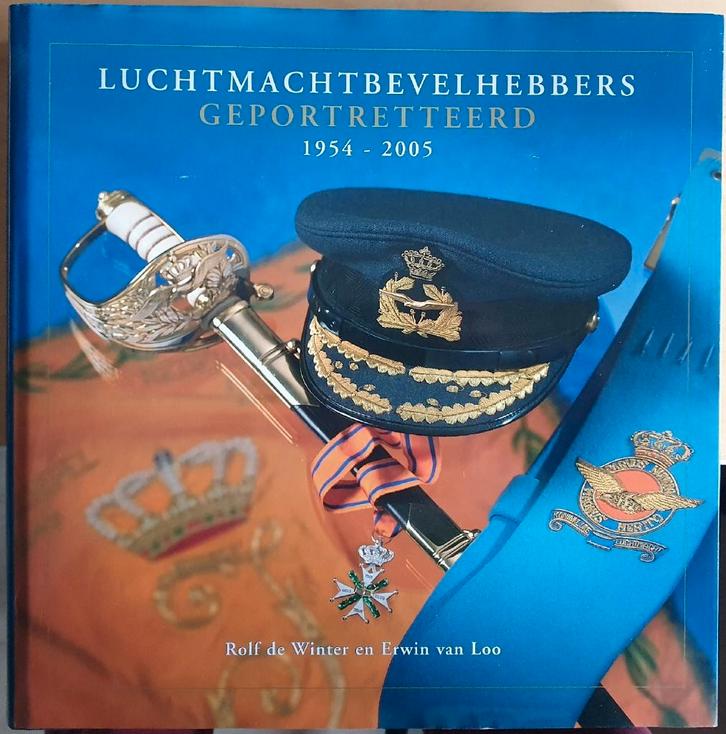Luchtmacht bevelhebbers geportretteerd 1954-2005, Verzamelen, Luchtvaart en Vliegtuigspotten, Zo goed als nieuw, Boek of Tijdschrift