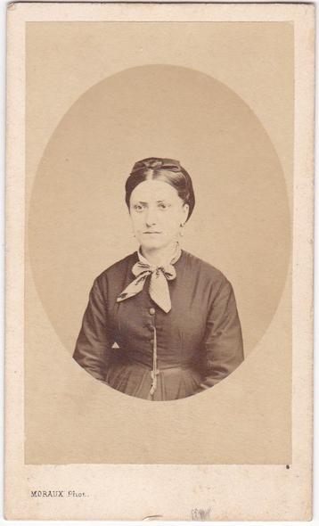 CDV van een Vrouw - Foto Moraux Provins - beschikbaar voor biedingen