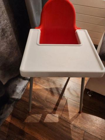 Ikea kinderstoel met tafelblad beschikbaar voor biedingen