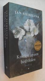 Knielen op een bed violen, Boeken, Jan Siebelink, Ophalen of Verzenden, Zo goed als nieuw, Nederland