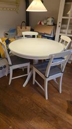 Witte ronde eettafel uittrekbaar met 4 stoelen, Huis en Inrichting, Tafels | Eettafels, Ophalen, Gebruikt, Kunststof, Rond