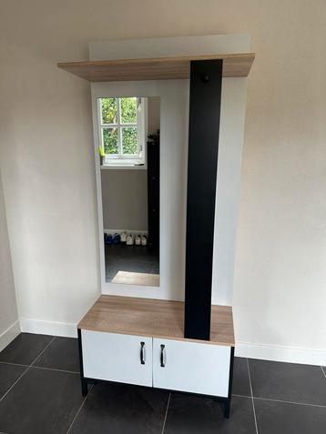 Garderobe kast (kast met kapstok)