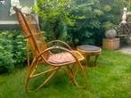 Vintage rieten/ bamboe fauteuil met voeten bank, Ophalen of Verzenden, Zo goed als nieuw, Rotan