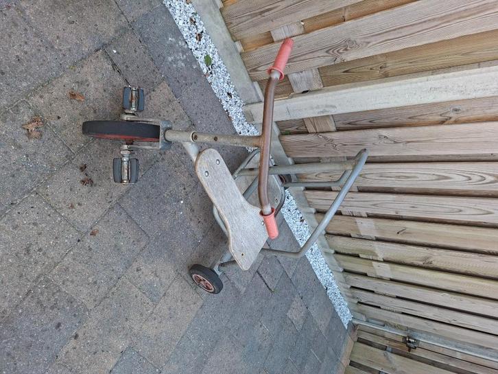 Stevig retro loopfietsje / driewieler met duwplateau, Fietsen en Brommers, Fietsen | Driewielers, Gebruikt, Duwstang, Ophalen