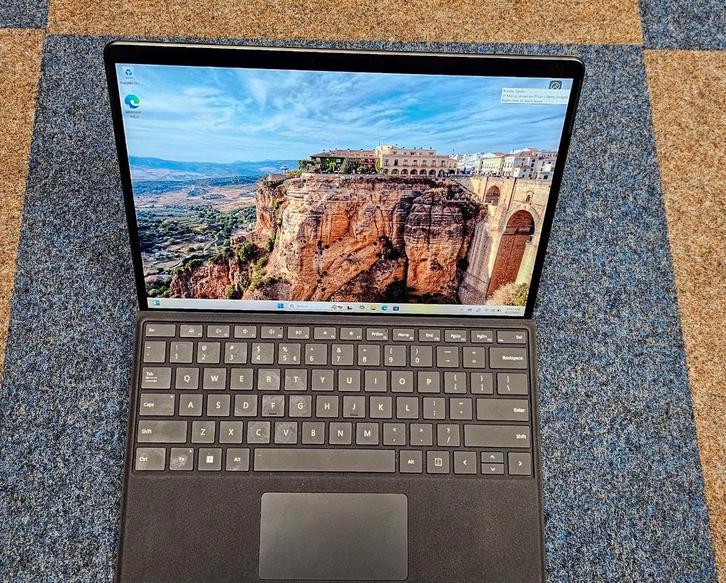 Microsoft Surface Pro 9 - i5, 16GB RAM, 256GB SSD, Computers en Software, Windows Laptops, Zo goed als nieuw, 13 inch, SSD, 2 tot 3 Ghz