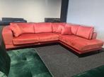 Nieuwe trendy hoekbank met bed en opberg rood velours stof, Nieuw, Ophalen of Verzenden, Vierpersoons of meer, Stof