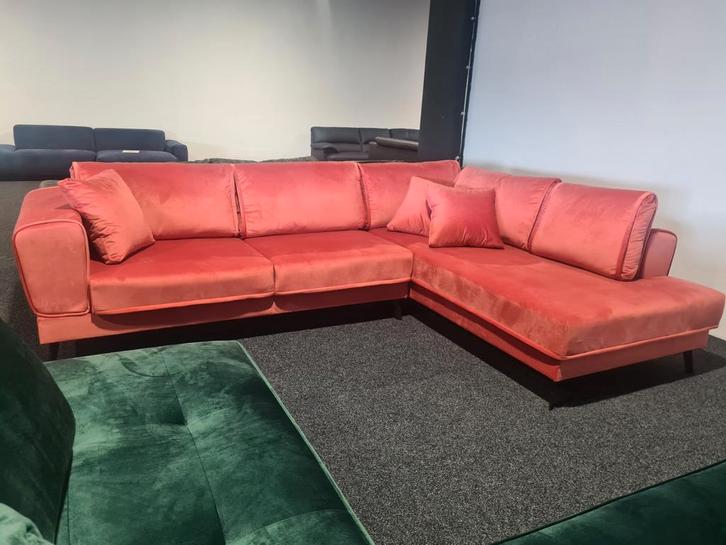 Nieuwe trendy hoekbank met bed en opberg rood velours stof, Huis en Inrichting, Banken | Bankstellen, Nieuw, Vierpersoons of meer