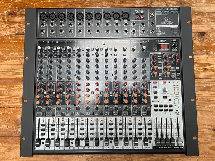 Behringer Xenyx 2442USB Mengpaneel - 24 Kanalen, Muziek en Instrumenten, Mengpanelen, Zo goed als nieuw, 20 kanalen of meer, Microfooningang