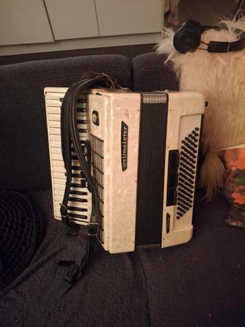 Weltmeister Stella Accordeon beschikbaar voor biedingen