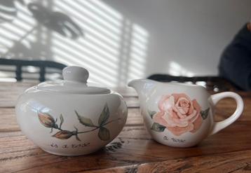 Jet by ter Steege suikerpot & melkkan “a rose is a rose” beschikbaar voor biedingen