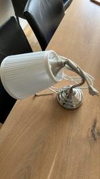 Muurlampje met witte plissé, Ophalen