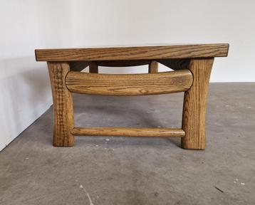 Brutalist eiken salontafel beschikbaar voor biedingen