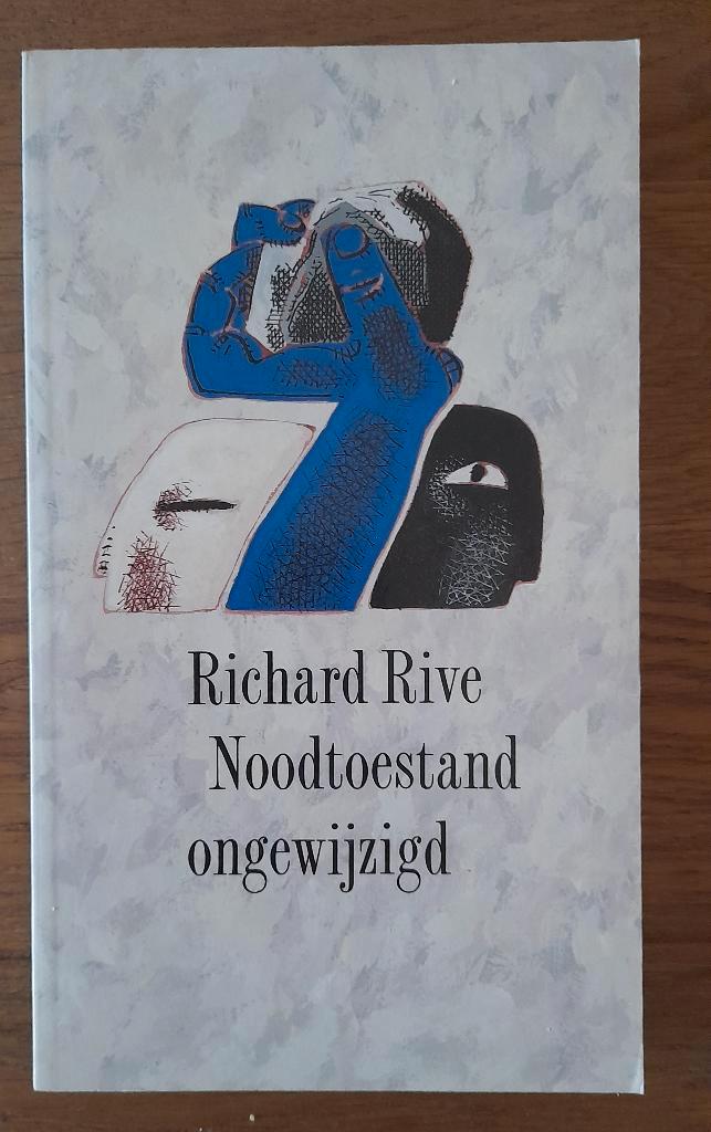 Richard Rive - Noodtoestand ongewijzigd, Boeken, Romans, Gelezen, Ophalen of Verzenden