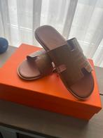 Hermes slippers bruin krokodillen print, Ophalen of Verzenden, Zo goed als nieuw, Bruin