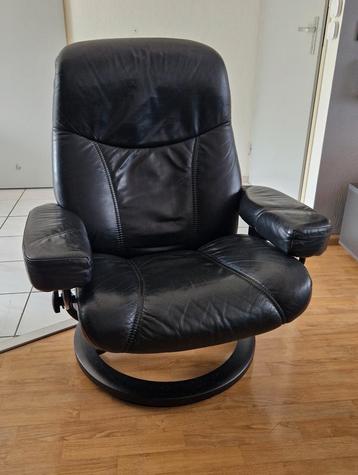 Zwart lederen draai-/verstelbare fauteuil van Stressless  beschikbaar voor biedingen