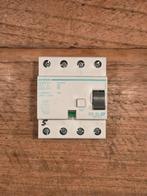 Geyer aardlekschakelaar 40A / 0,03A 3P+N, Hobby en Vrije tijd, Ophalen of Verzenden, Zo goed als nieuw