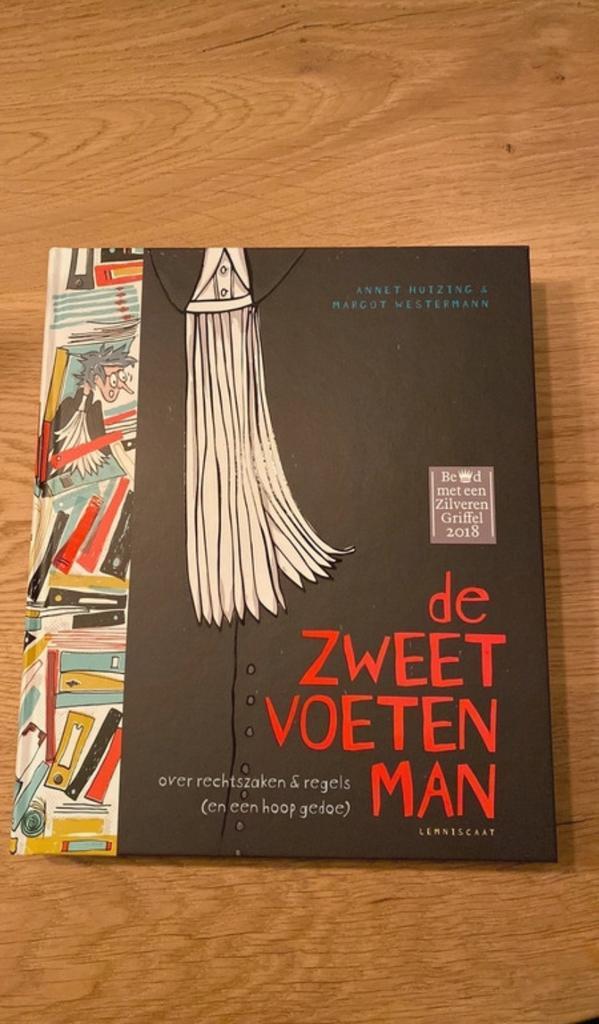 De zweetvoetenman Annet Huizing, Boeken, Film, Tv en Media, Zo goed als nieuw, Media, Ophalen of Verzenden