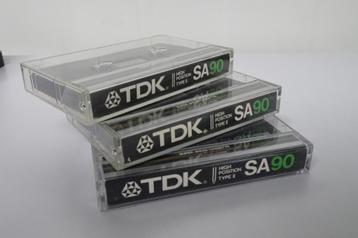 10 lege cassettebandjes, onbeschreven en nokjes intact !! beschikbaar voor biedingen