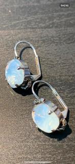 Zilveren oorbellen met lichtblauwe steen, Sieraden, Tassen en Uiterlijk, Oorbellen, Blauw, Ophalen of Verzenden, Zo goed als nieuw