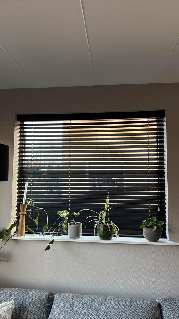 Somfy zwart houten jaloezieën, Huis en Inrichting, Stoffering | Gordijnen en Lamellen, Zo goed als nieuw, 100 tot 150 cm, Ophalen