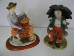2 beeldjes jongen op houten voet met hondje en opa op bankje, Verzamelen, Beelden en Beeldjes, Ophalen of Verzenden, Zo goed als nieuw