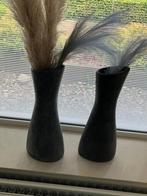 2 vazen zwart/grijs 50 cm hoog, Huis en Inrichting, Woonaccessoires | Vazen, Gebruikt, 50 tot 75 cm, Zwart, Aardewerk of Porselein