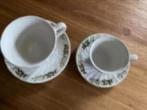 2 x kop en schotel Churchill Staffordshire england : kerst, Huis en Inrichting, Keuken | Servies, Ophalen of Verzenden, Zo goed als nieuw